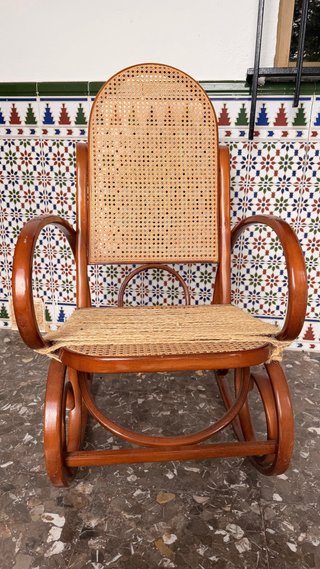 Silla Mecedora de Madera y Ratán