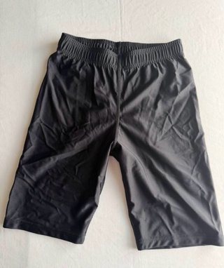 Malla corta deportiva negra