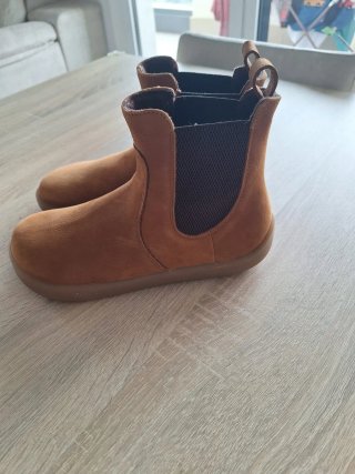 Botines de mujer color marrón.
