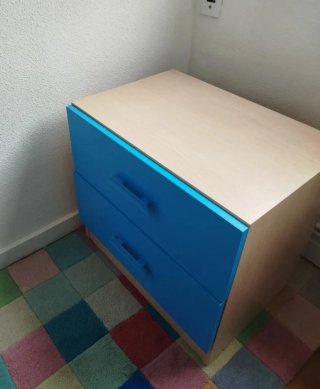 Mesita de noche / cajonera