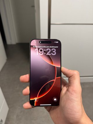 iPhone 16 Pro Oro Desierto