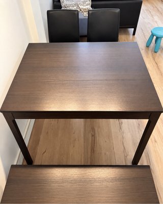URGE VENDER!Mesa de comedor de madera con banqueta