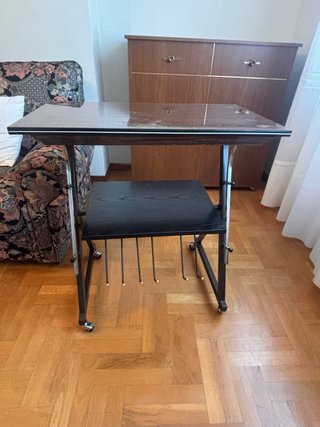 Mesa de televisión vintage