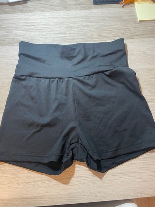 Malla deportiva corta negra