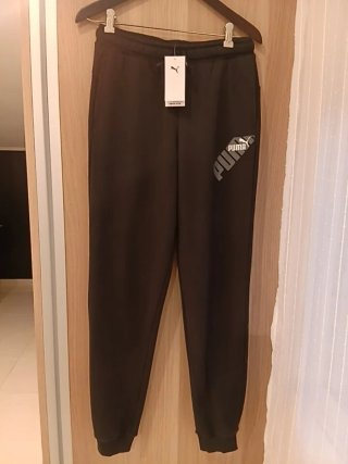 Pantalón Puma Negro talla 16 años 1,76 altura.