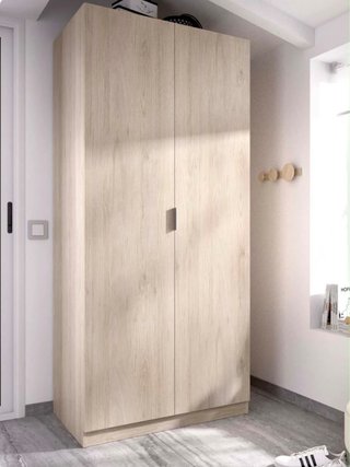 Armario de Madera en Tono Beige
