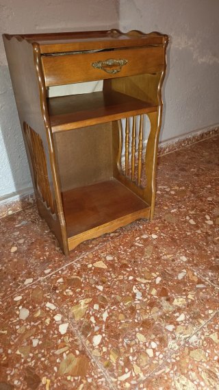 Mueble Auxiliar Antiguo de Madera