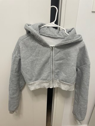 Sudadera corta gris con cremallera
