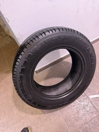 Neumático Michelin Agilis 215/65 R16