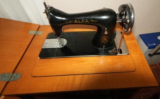 Máquina de coser Alfa vintage