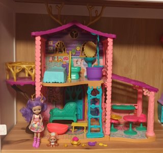 Casa del Bosque Enchantimals con 7 Muñecas