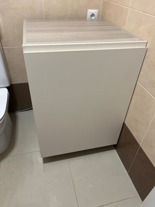 Mueble de cocina con puerta color  Crema.