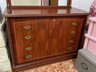 Cómoda de madera clásica