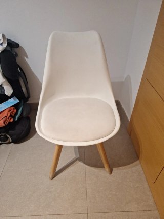 Silla de diseño nórdico blanca
