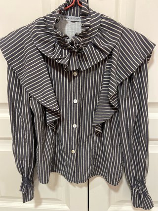 Blusa de rayas con volantes
