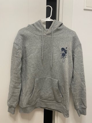Sudadera Gris con Estampado Floral