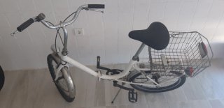 Bicicleta Plegable Blanca con Cesta