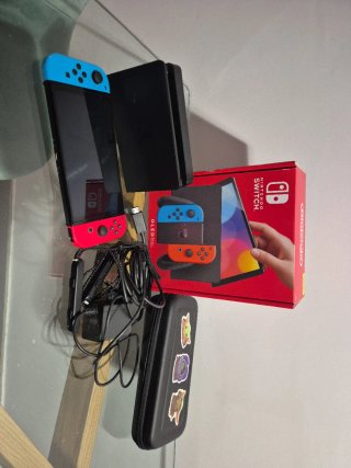 Nintendo Switch OLED Azul y Rojo