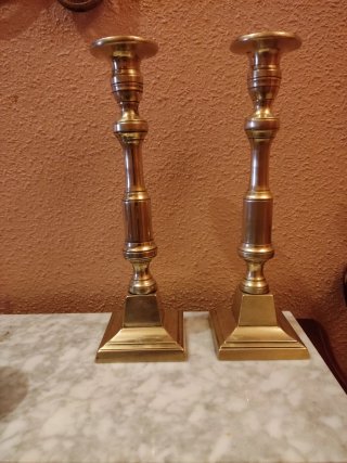 Pareja de antiguos portavelas