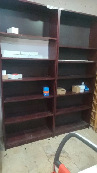 2 Estanterías de madera marrón