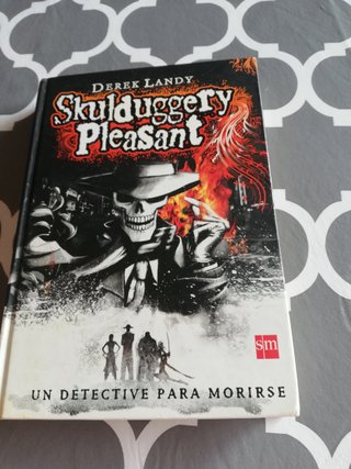 LIBRO SKULDUGGERY PLEASANT