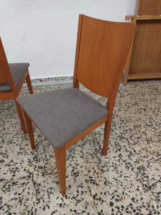 Set de 4 sillas de madera y tela