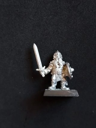 Miniatura de Enano o explorador halfling de metal