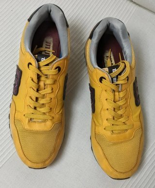 Zapatos hombre Mustang amarillos