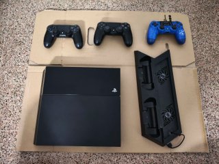 Pack PlayStation 4 + 3 Mandos + Base ventiladores