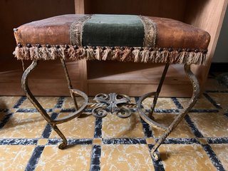 Banqueta Descalzadora de Hierro Forjado