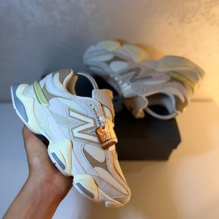 Zapatillas New Balance Blancas y Beige