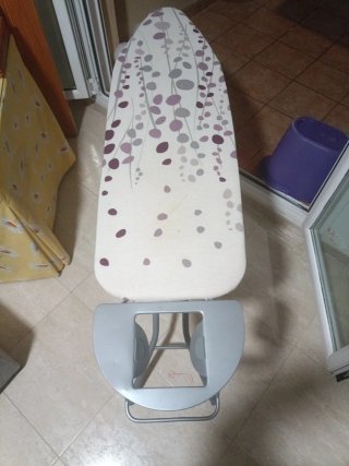 Tabla de planchar con soporte