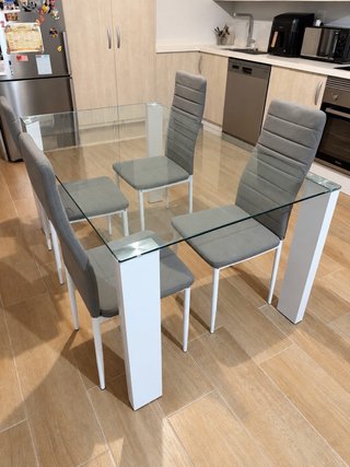 Mesa de Salón con 4 Sillas + mesa centro