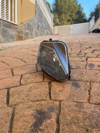 Faro delantero para motocicleta