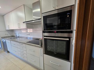 Cocina modular blanca de 3,83 metros