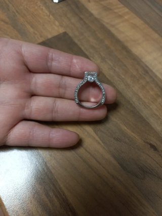 Anillo de plata con diamantes