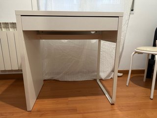 Escritorio y Estantería Ikea Blancos