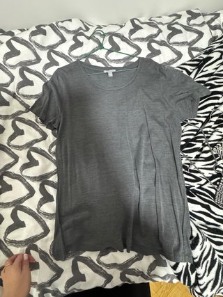 Camiseta Gris Básica