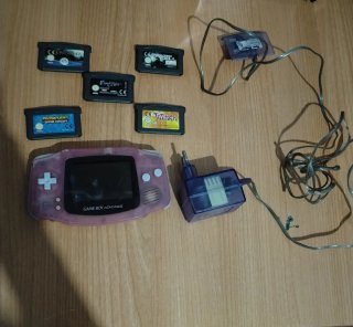 Consola Game Boy Advance con 5 juegos y adaptador