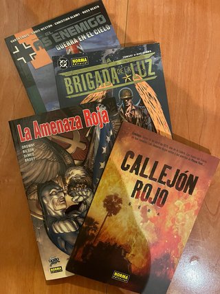 Lote 4 Cómics Novela Gráfica Bélica e Histórica