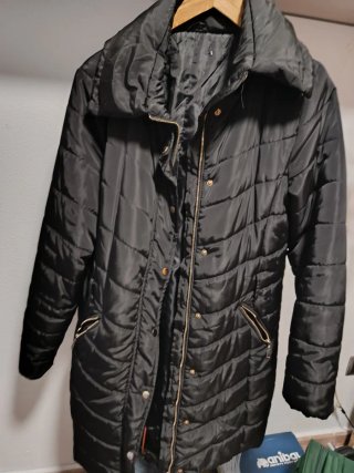 Abrigo Negro Elegante de Mujer