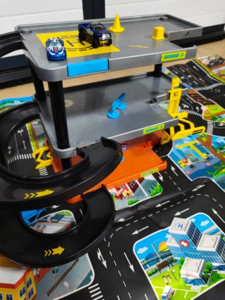 Garaje de Juguete con Pista y Coches