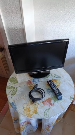 TELEVISOR SAMSUNG PEQUEÑO (18,5")
