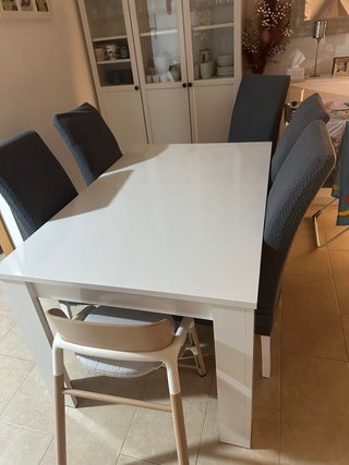 Mesa de comedor blanca con 6 sillas