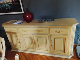 Mueble de comedor de madera