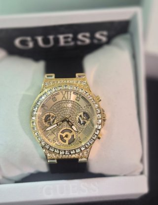 Reloj Guess Dorado y Negro