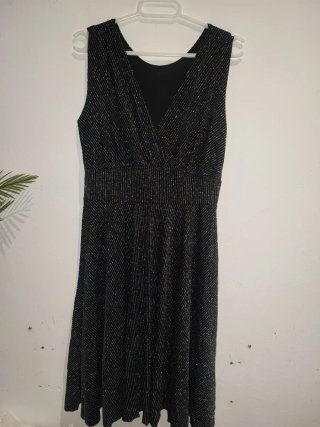 Vestido Negro con Hilos Brillantes