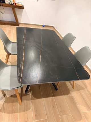 Conjunto de Mesa y 4 Sillas de Comedor