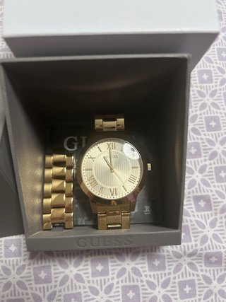 Reloj Guess Dorado