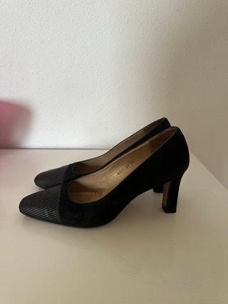 zapatos clásicos de ante